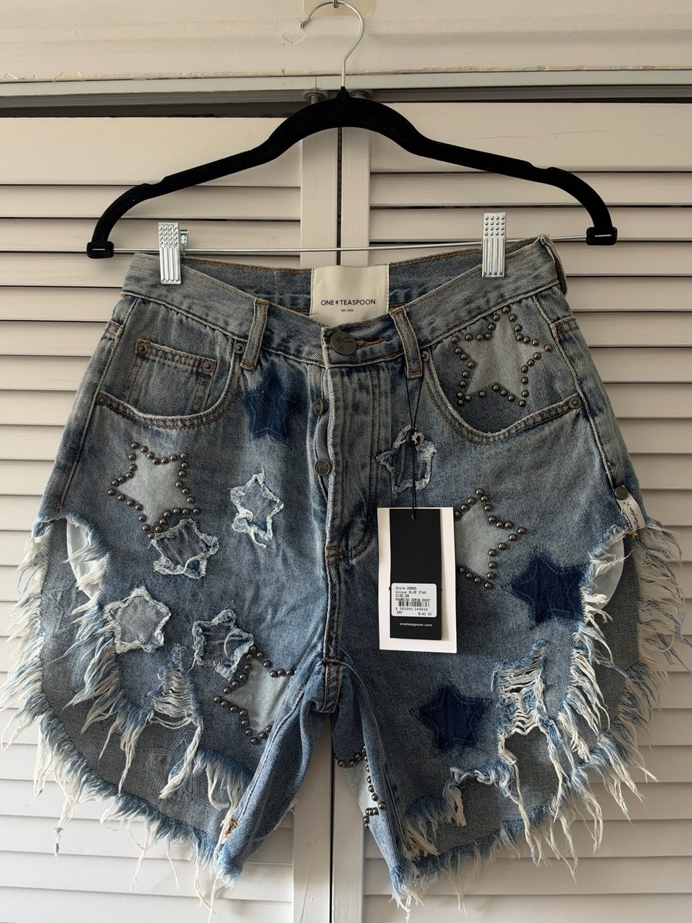 One Teaspoon Blue Star-Appliqué Distressed Frankies Denim Shorts
